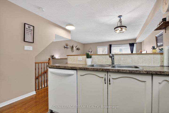 Photo 6 at 255 Deercroft Avenue, Nepean (Longfields), Ottawa