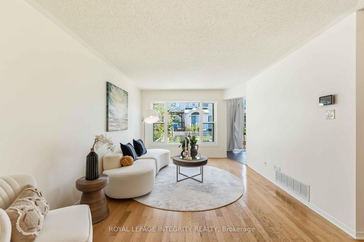 Photo 4 at 13 Southpointe Avenue, Nepean (Longfields), Ottawa