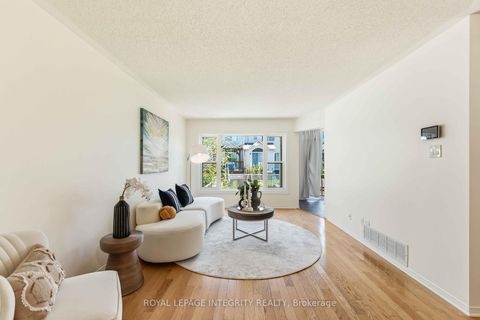 Photo 4 at 13 Southpointe Avenue, Nepean (Longfields), Ottawa