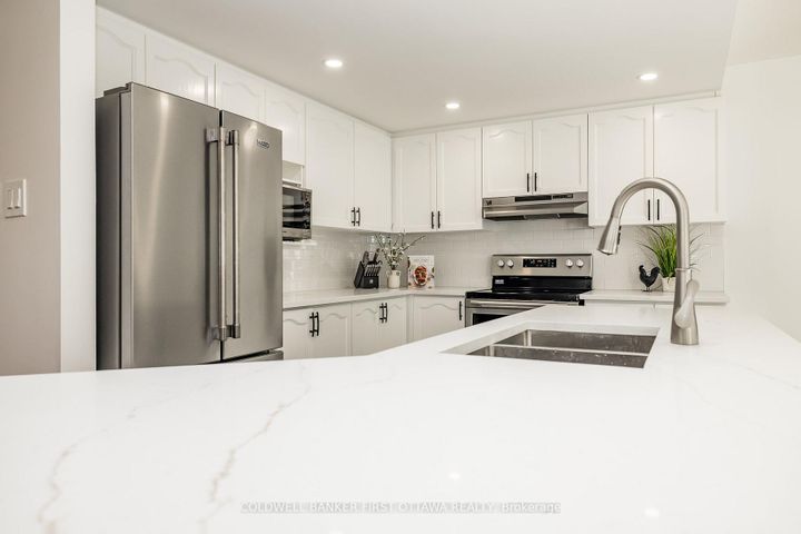 Photo 9 at 14 VISTAPOINTE Drive, Nepean (Barrhaven East), Ottawa