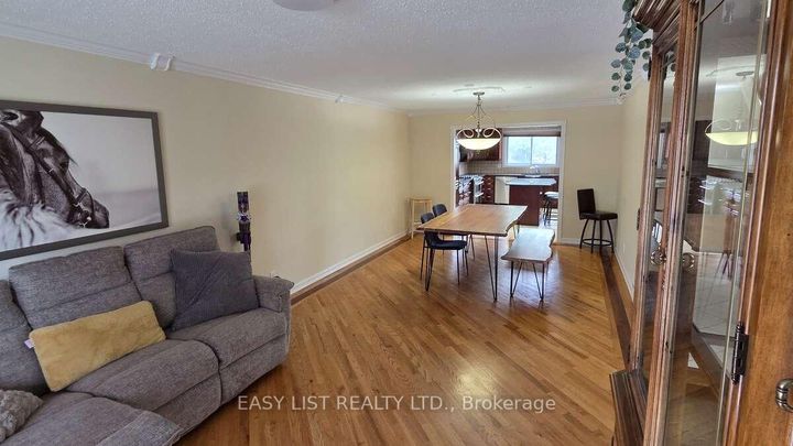 Photo 3 at 35 Ivylea Street, Nepean (Craig Henry/Woodvale), Ottawa