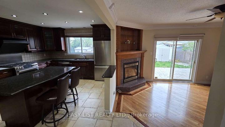 Photo 5 at 35 Ivylea Street, Nepean (Craig Henry/Woodvale), Ottawa