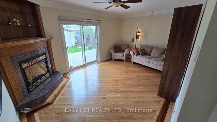 Photo 6 at 35 Ivylea Street, Nepean (Craig Henry/Woodvale), Ottawa