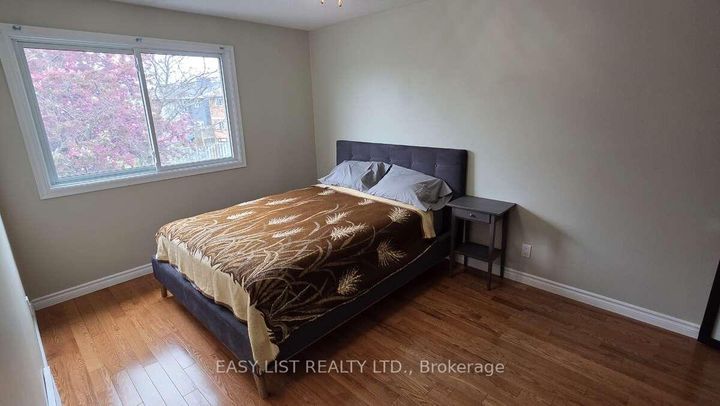 Photo 11 at 35 Ivylea Street, Nepean (Craig Henry/Woodvale), Ottawa