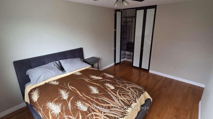 Photo 12 at 35 Ivylea Street, Nepean (Craig Henry/Woodvale), Ottawa