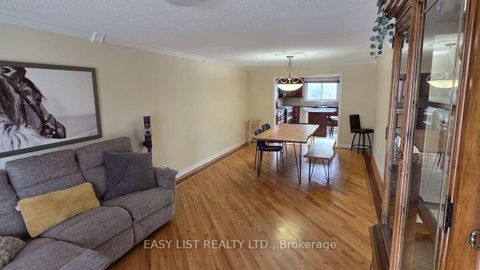 Photo 3 at 35 Ivylea Street, Nepean (Craig Henry/Woodvale), Ottawa