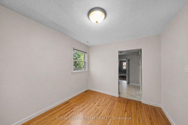 Photo 7 at 26 Starwood Road, Nepean (Meadowlands/St. Claire Gardens), Ottawa