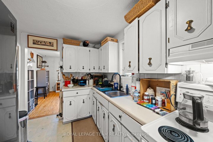 Photo 10 at 26 Starwood Road, Nepean (Meadowlands/St. Claire Gardens), Ottawa