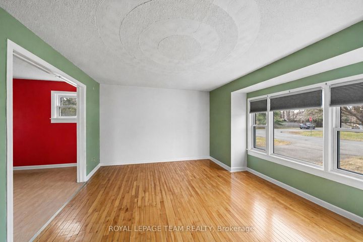 Photo 14 at 26 Starwood Road, Nepean (Meadowlands/St. Claire Gardens), Ottawa