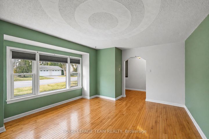 Photo 16 at 26 Starwood Road, Nepean (Meadowlands/St. Claire Gardens), Ottawa