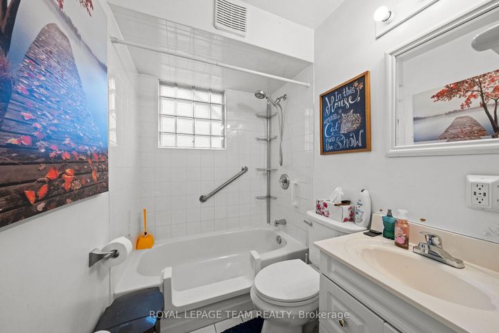 Photo 19 at 26 Starwood Road, Nepean (Meadowlands/St. Claire Gardens), Ottawa
