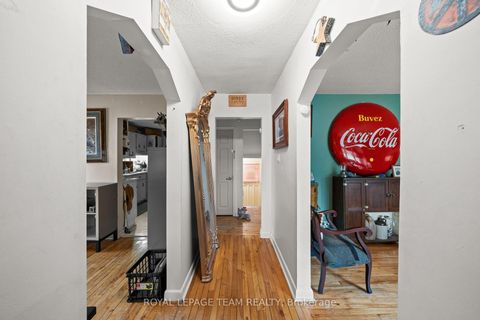 Photo 3 at 26 Starwood Road, Nepean (Meadowlands/St. Claire Gardens), Ottawa