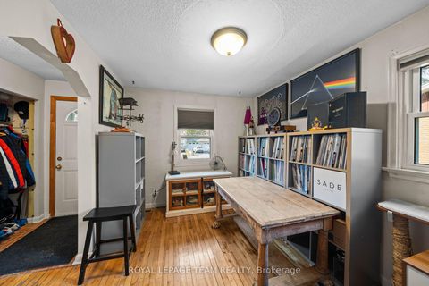 Photo 4 at 26 Starwood Road, Nepean (Meadowlands/St. Claire Gardens), Ottawa