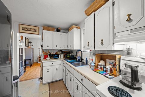 Photo 10 at 26 Starwood Road, Nepean (Meadowlands/St. Claire Gardens), Ottawa