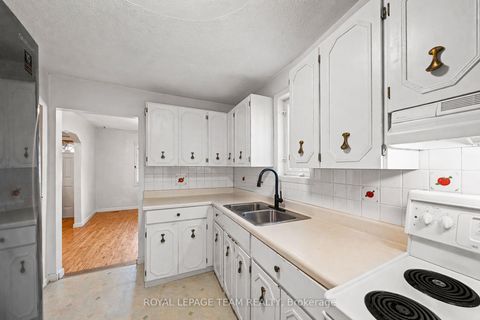 Photo 11 at 26 Starwood Road, Nepean (Meadowlands/St. Claire Gardens), Ottawa