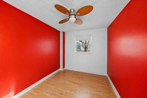 Photo 13 at 26 Starwood Road, Nepean (Meadowlands/St. Claire Gardens), Ottawa