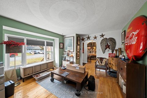 Photo 15 at 26 Starwood Road, Nepean (Meadowlands/St. Claire Gardens), Ottawa
