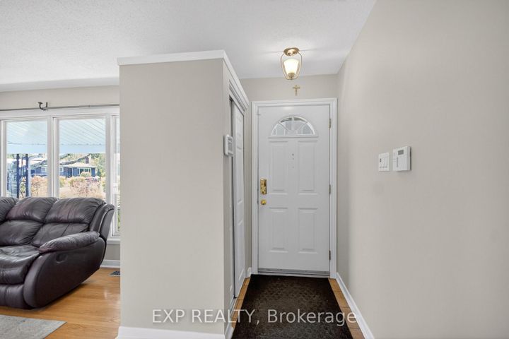 Photo 2 at 31 Barlyn Avenue, Nepean (City View/Skyline/Fisher Heights/Parkwood Hills), Ottawa