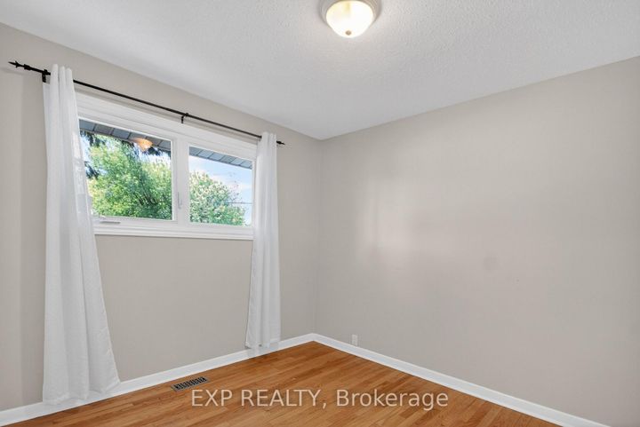 Photo 9 at 31 Barlyn Avenue, Nepean (City View/Skyline/Fisher Heights/Parkwood Hills), Ottawa