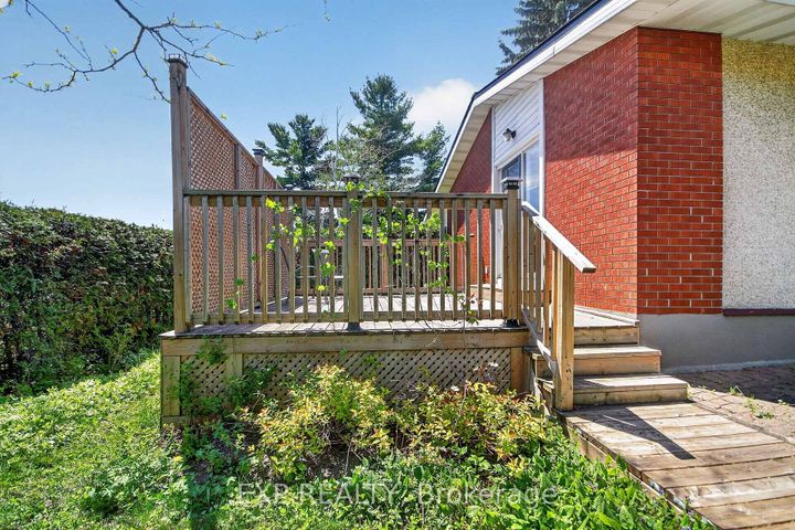 Photo 16 at 31 Barlyn Avenue, Nepean (City View/Skyline/Fisher Heights/Parkwood Hills), Ottawa