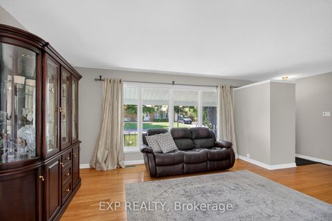 Photo 3 at 31 Barlyn Avenue, Nepean (City View/Skyline/Fisher Heights/Parkwood Hills), Ottawa