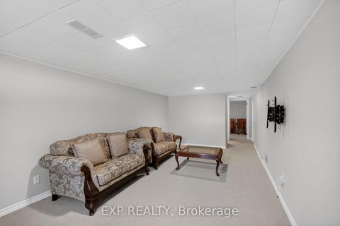 Photo 12 at 31 Barlyn Avenue, Nepean (City View/Skyline/Fisher Heights/Parkwood Hills), Ottawa