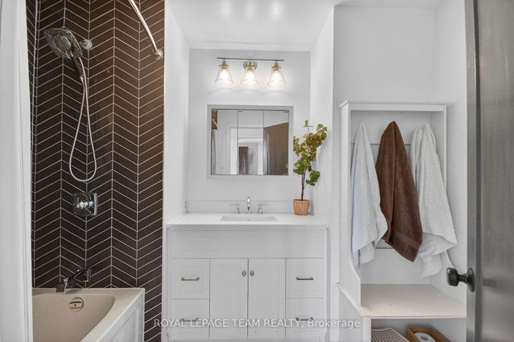 Photo 36 at 15 Markham Avenue, Nepean (Craig Henry/Woodvale), Ottawa