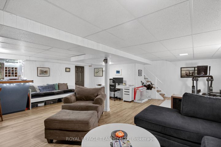 Photo 38 at 15 Markham Avenue, Nepean (Craig Henry/Woodvale), Ottawa