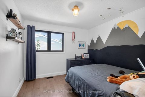 Photo 35 at 15 Markham Avenue, Nepean (Craig Henry/Woodvale), Ottawa