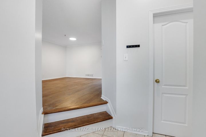 Photo 3 at 4 Windhurst Drive, Nepean (Barrhaven East), Ottawa