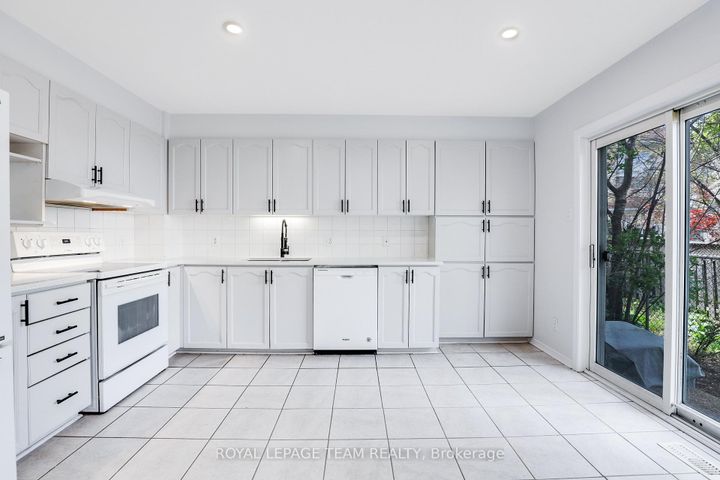 Photo 10 at 4 Windhurst Drive, Nepean (Barrhaven East), Ottawa
