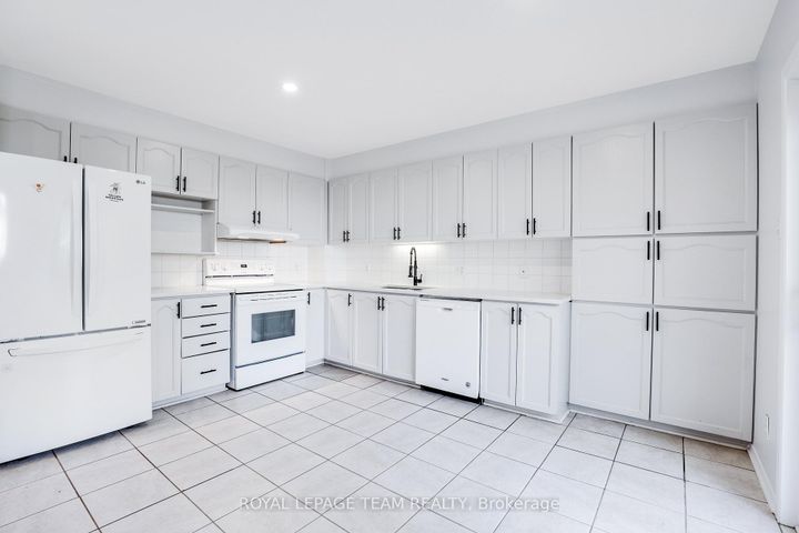 Photo 11 at 4 Windhurst Drive, Nepean (Barrhaven East), Ottawa