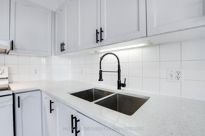 Photo 13 at 4 Windhurst Drive, Nepean (Barrhaven East), Ottawa