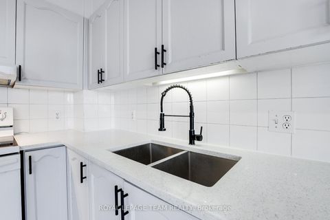 Photo 13 at 4 Windhurst Drive, Nepean (Barrhaven East), Ottawa