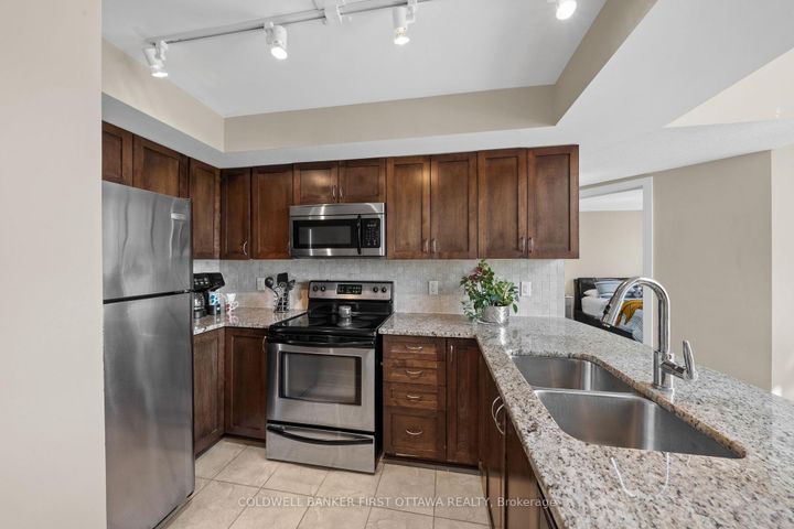 Photo 4 at 75C COLONNADE Road, Nepean (Merivale Industrial Park/Citiplace), Ottawa