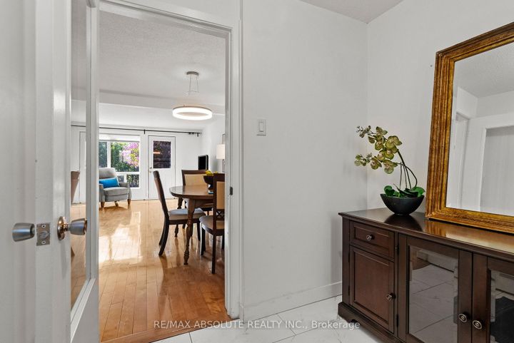 Photo 2 at #D - 413 Woodfield Drive, Nepean (Tanglewood), Ottawa