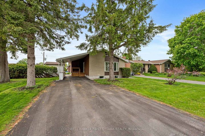 Photo 1 at 26 Spring Garden Avenue, Nepean (Meadowlands/Crestview), Ottawa