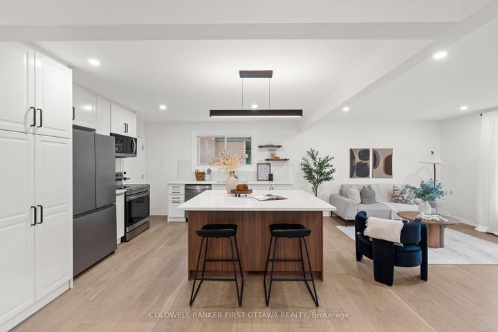 Photo 4 at 26 Spring Garden Avenue, Nepean (Meadowlands/Crestview), Ottawa
