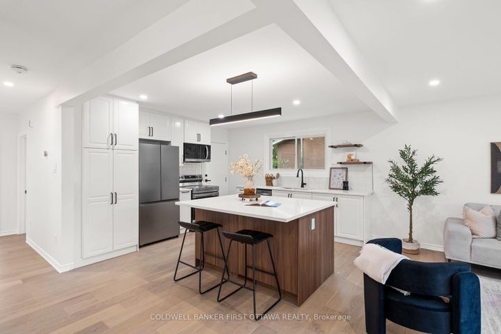 Photo 5 at 26 Spring Garden Avenue, Nepean (Meadowlands/Crestview), Ottawa