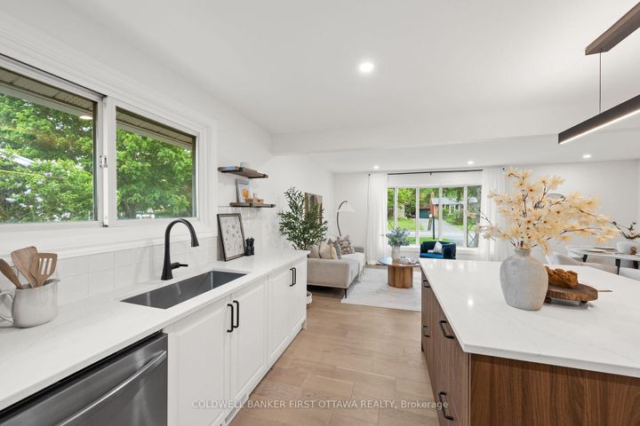 Photo 8 at 26 Spring Garden Avenue, Nepean (Meadowlands/Crestview), Ottawa