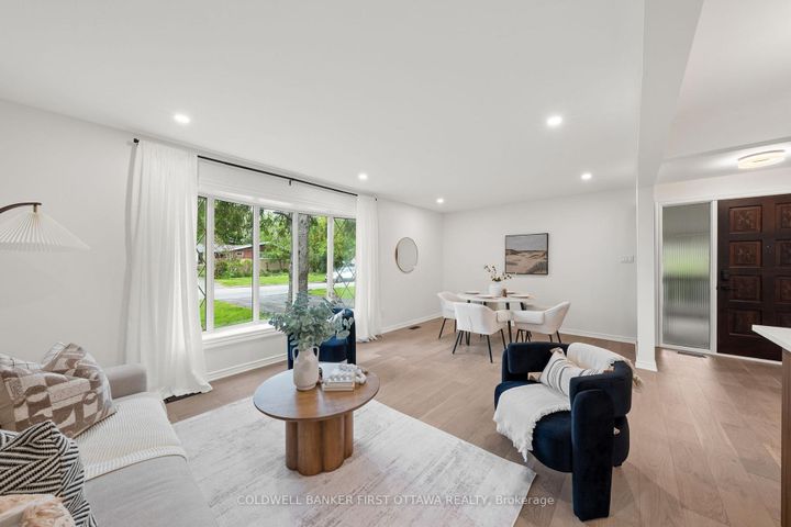 Photo 9 at 26 Spring Garden Avenue, Nepean (Meadowlands/Crestview), Ottawa