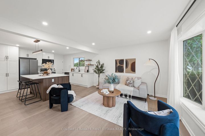 Photo 10 at 26 Spring Garden Avenue, Nepean (Meadowlands/Crestview), Ottawa