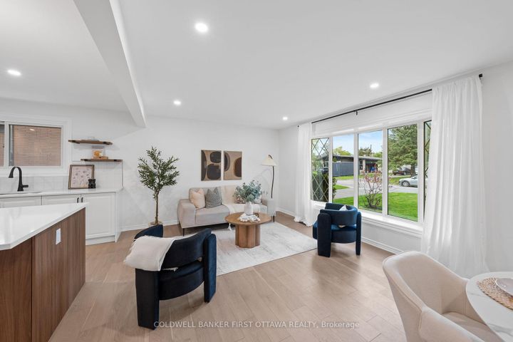 Photo 11 at 26 Spring Garden Avenue, Nepean (Meadowlands/Crestview), Ottawa