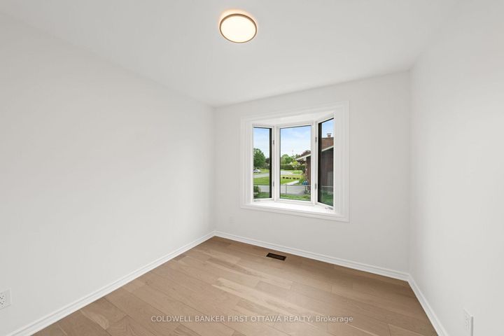Photo 17 at 26 Spring Garden Avenue, Nepean (Meadowlands/Crestview), Ottawa