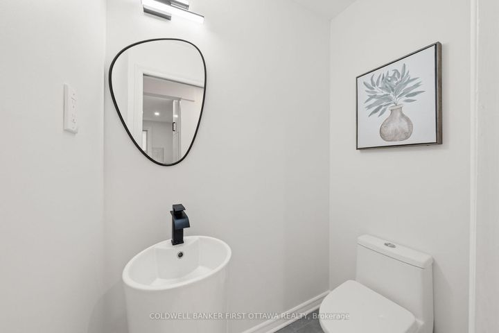 Photo 20 at 26 Spring Garden Avenue, Nepean (Meadowlands/Crestview), Ottawa