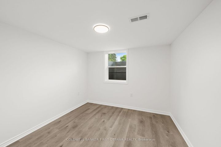 Photo 25 at 26 Spring Garden Avenue, Nepean (Meadowlands/Crestview), Ottawa