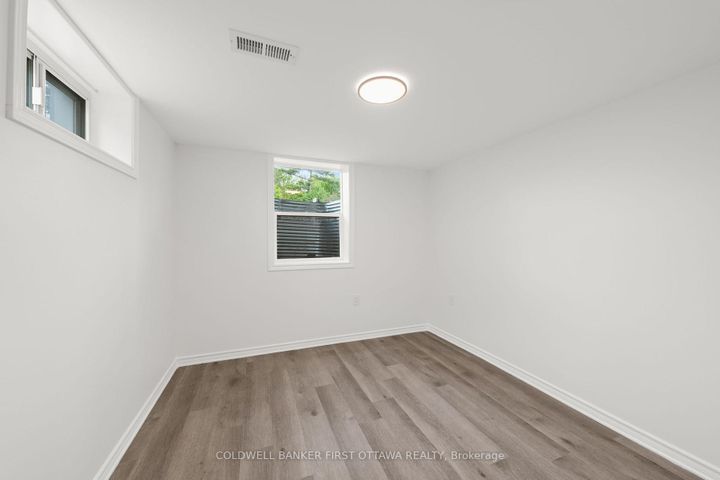 Photo 27 at 26 Spring Garden Avenue, Nepean (Meadowlands/Crestview), Ottawa