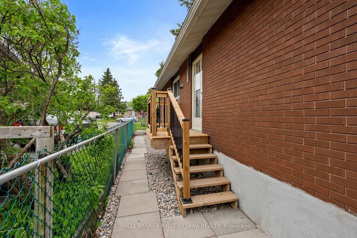 Photo 34 at 26 Spring Garden Avenue, Nepean (Meadowlands/Crestview), Ottawa