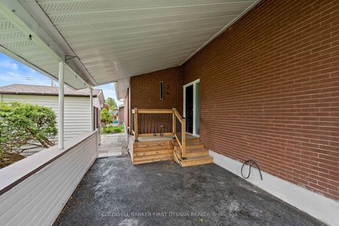 Photo 2 at 26 Spring Garden Avenue, Nepean (Meadowlands/Crestview), Ottawa