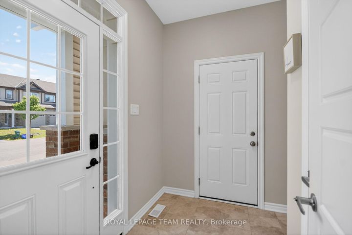 Photo 3 at 314 Song Sparrow Street, Nepean (Half Moon Bay), Ottawa